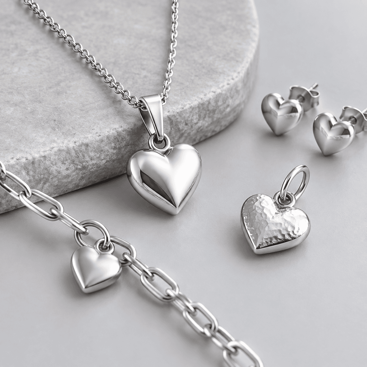 stainless steel heart charms for necklace: Materials