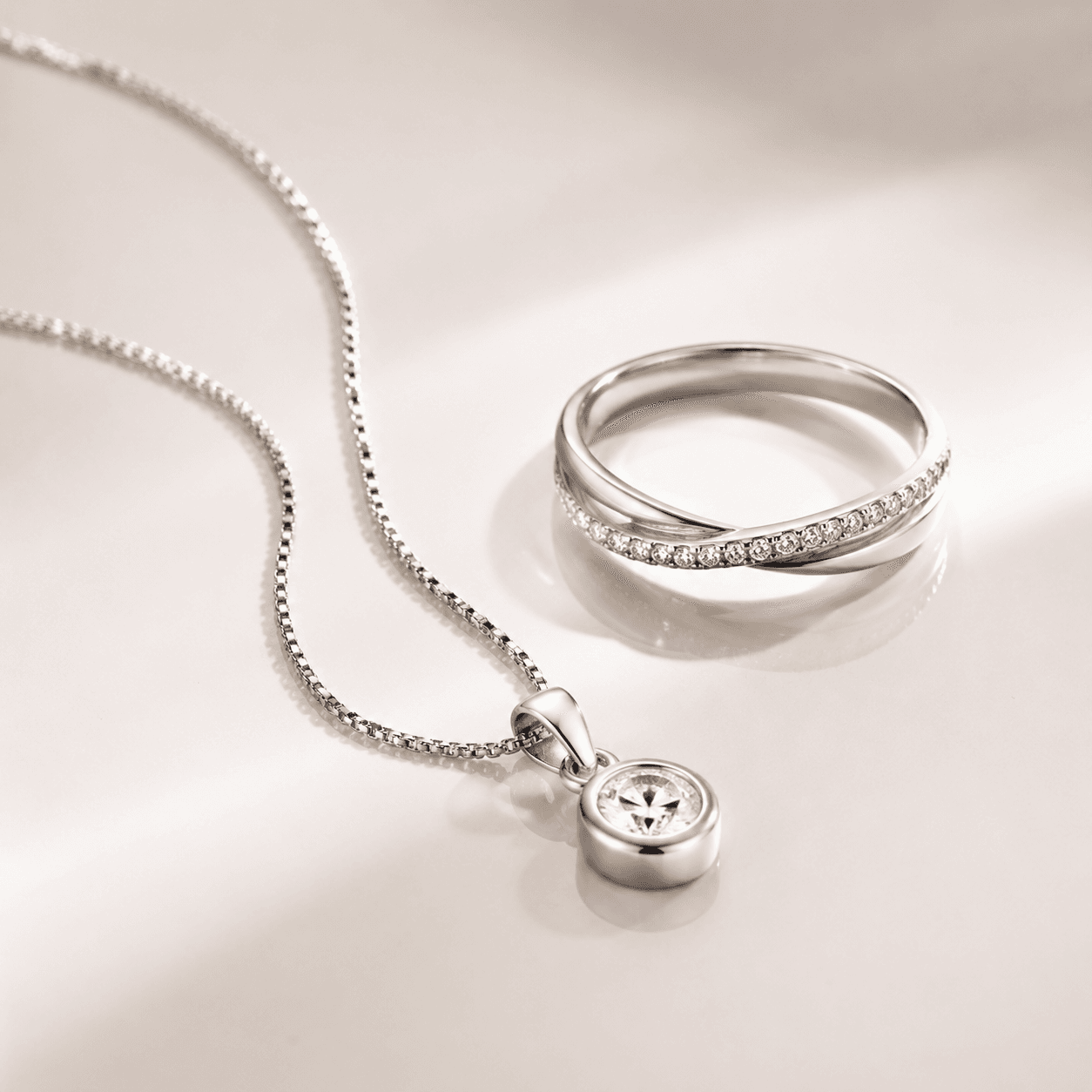 Sterling Silver Jewelry: A B2B Guide for OEM Silver Sourcing - Blog Header Image