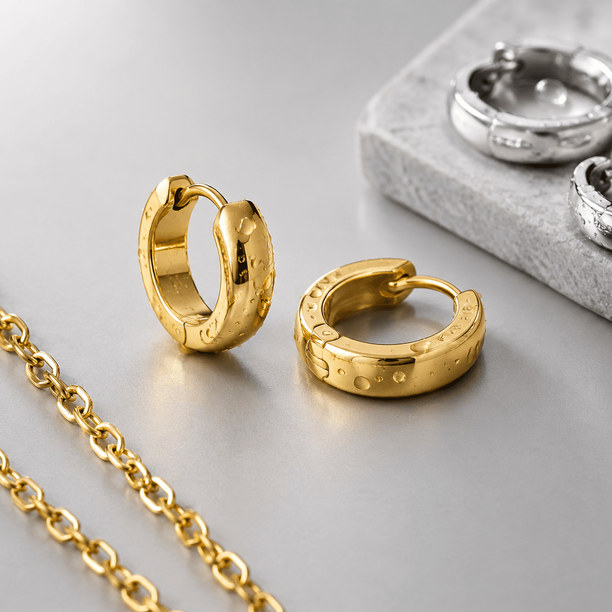 Waterproof Huggie Hoop Earrings Material Guide for OEM Jewelry Development