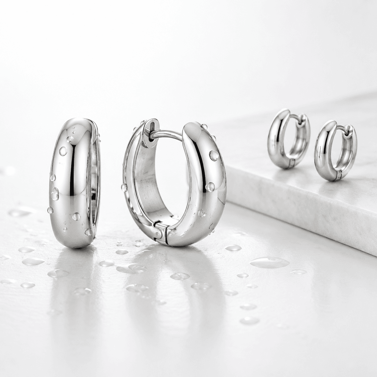 2026 B2B Buying Guide: Silver-Tone Waterproof Huggie Hoop Earrings