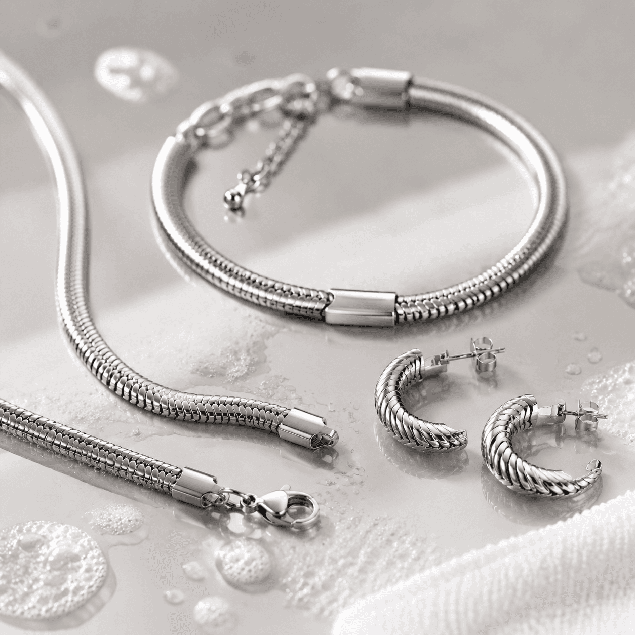 How to clean stainless steel jewellery: Material Science
